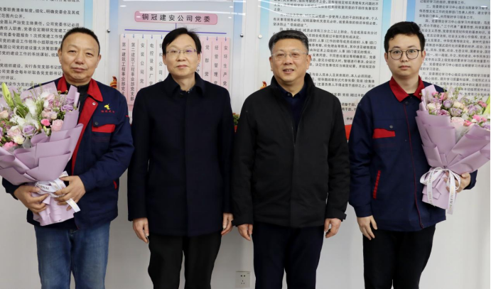 公司領(lǐng)導(dǎo)慰問(wèn)專(zhuān)家人才